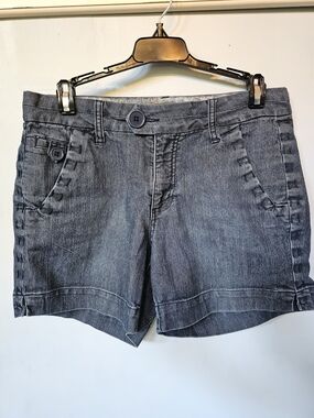 One One Women's Size 8 Dark Wash Denim Shorts Embroidered Detail Paisley Lining